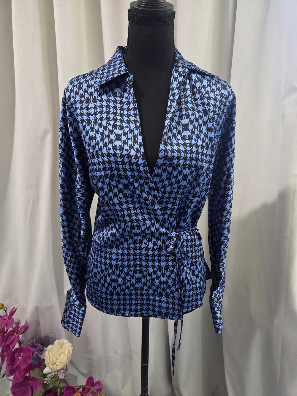Calvin Klein Blue Patterned Button-Down Wrap Shirt